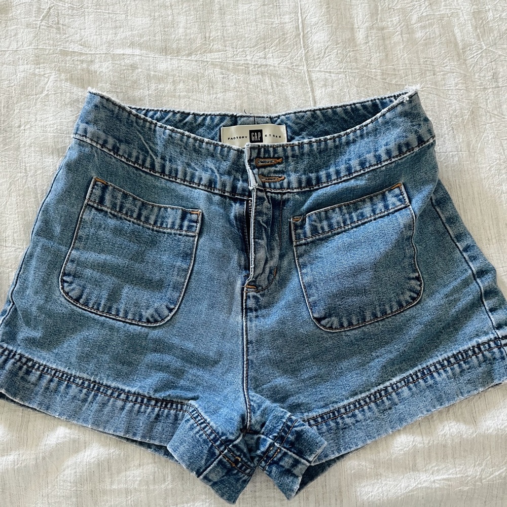 Vintage Gap shorts. Size 2